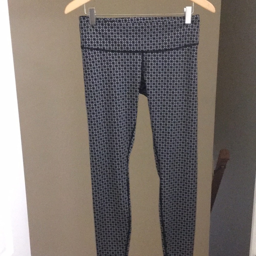 Lululemon size 6 Yoga pants